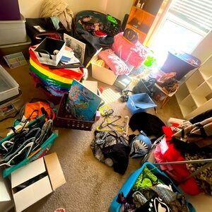 I AM MOVING, ACCEPTING ALL REASONABLE OFFERS ON ANYTHING IN MY CLOSET!!